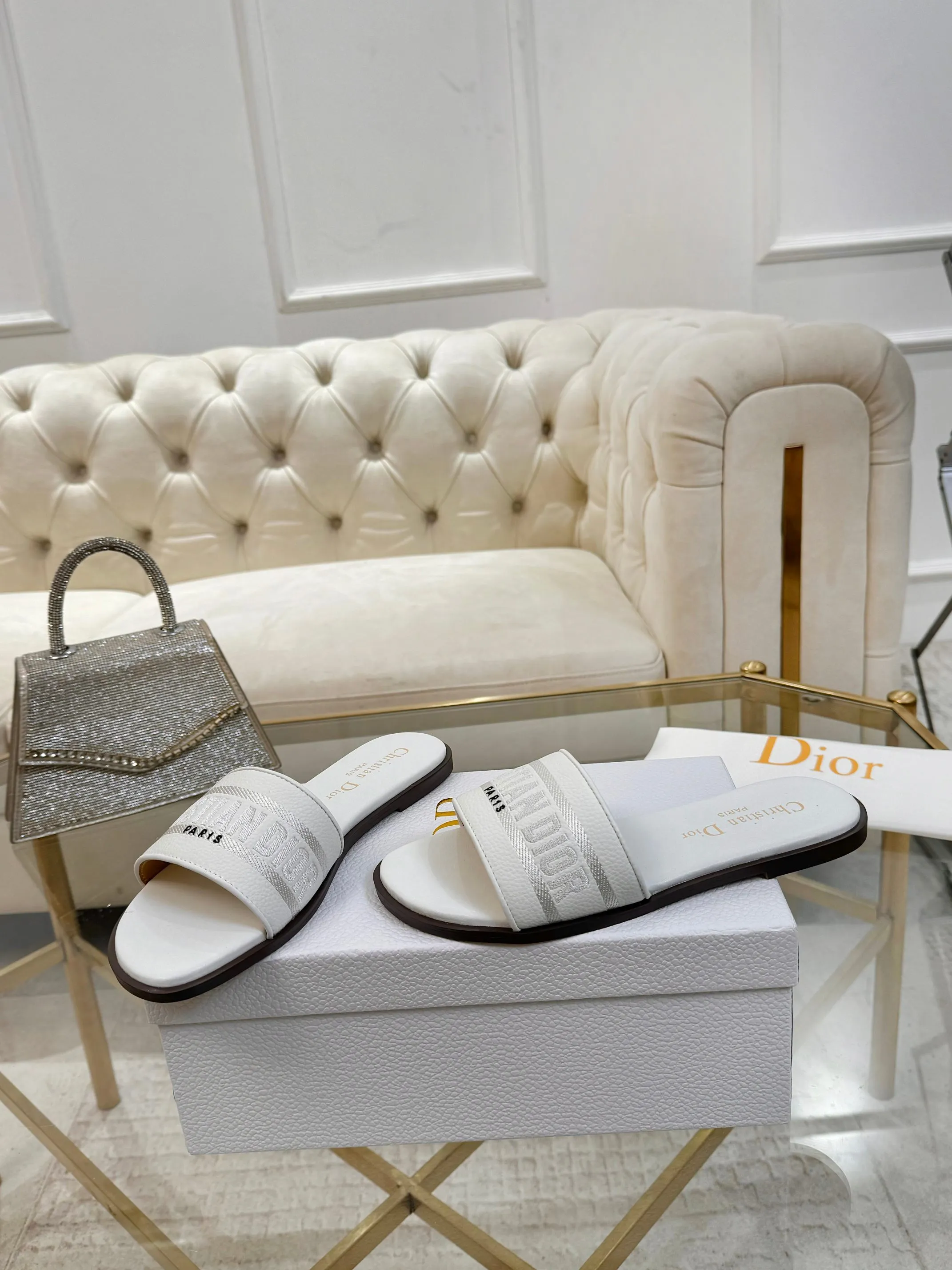 👟👟Ex-factory price 340👟👟 Genuine leather sole +40 Dior new style cowhide surface, sheepskin lining + embroidery process, 5 colors optional, code size 35-42, rubber sole, genuine leather sole +40